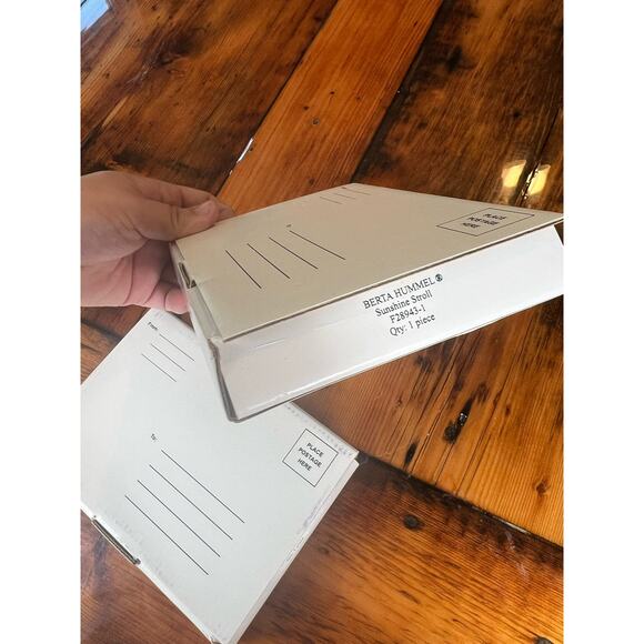 New In Box Berta Hummel Sunshine Stroll Ceramic plate with Display Stand set - Picture 7 of 7